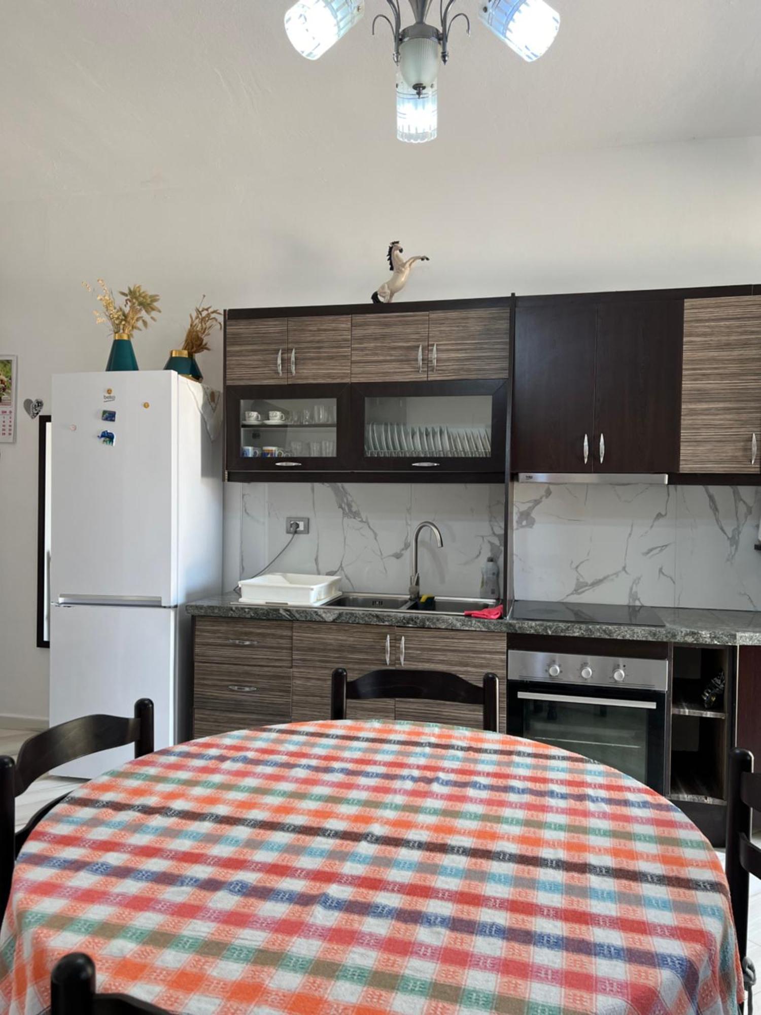 Erjon Apartment *